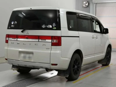 Mitsubishi DELICA D5