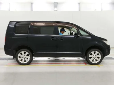 Mitsubishi DELICA D5