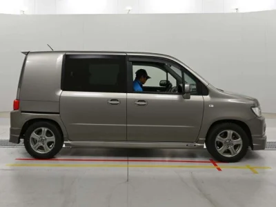 Honda Mobilio Spike