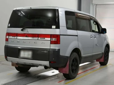 Mitsubishi DELICA D5