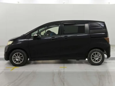 Honda Freed Spike