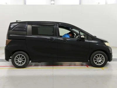 Honda Freed Spike