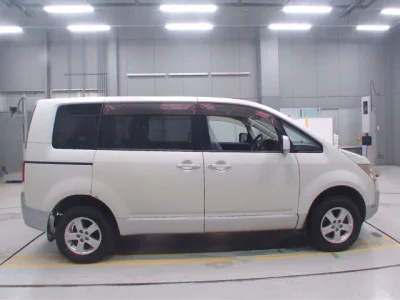 Mitsubishi DELICA D5