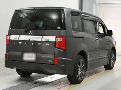 Mitsubishi Delica D:5