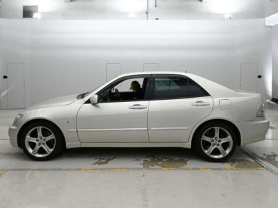 Toyota Altezza  с аукциона в Японии