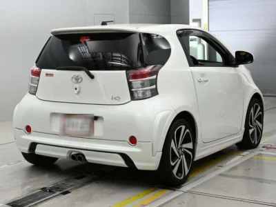 Toyota iQ