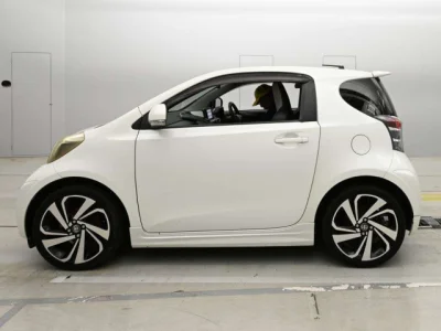 Toyota iQ