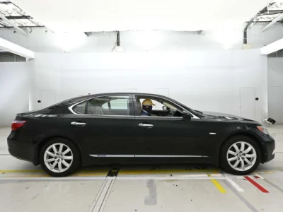 Lexus LS600hL