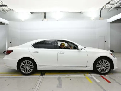 Lexus LS460L