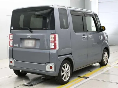 Toyota Pixis Mega