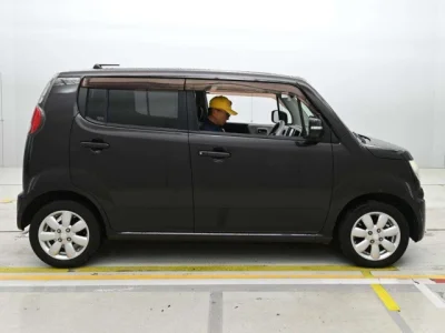 Suzuki MRWAGON