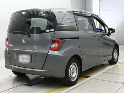 Honda FREED SPIKE