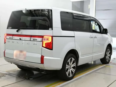 Mitsubishi Delica D:5