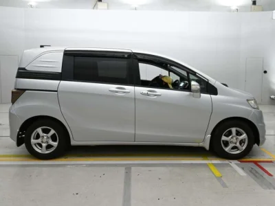 Honda FREED SPIKE