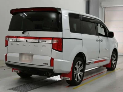 Mitsubishi Delica D:5