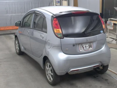 Mitsubishi i