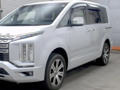 Mitsubishi Delica D:5