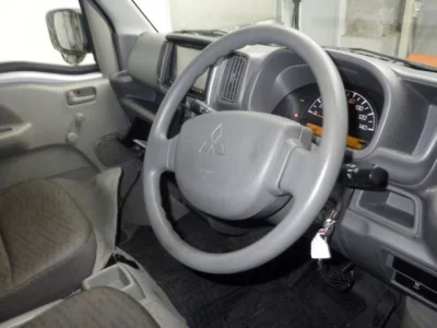 Mitsubishi Minicab Van