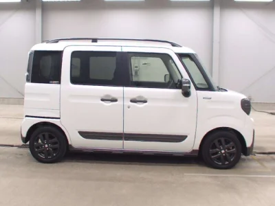 Suzuki Spacia Gear
