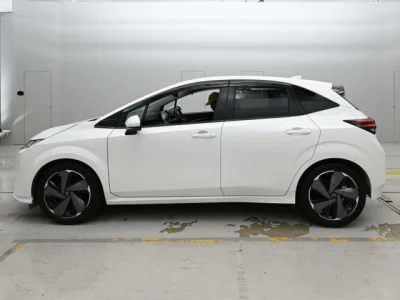 Nissan Aura