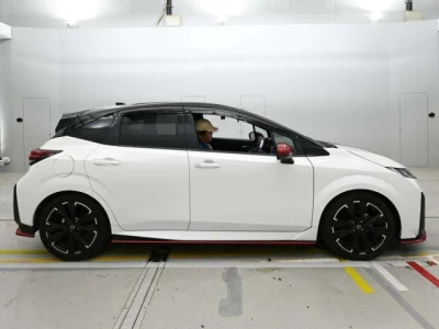Nissan Aura