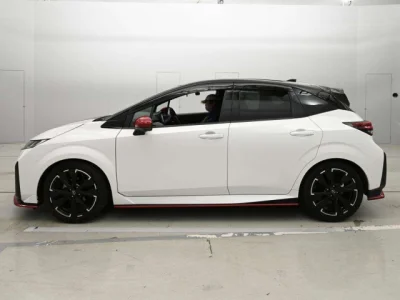 Nissan Aura