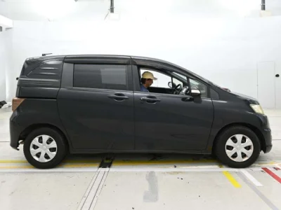 Honda Freed Spike