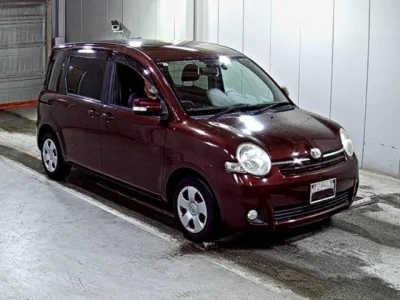 Toyota Sienta