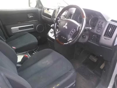 Mitsubishi DELICA D5