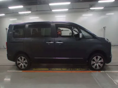 Mitsubishi DELICA D5