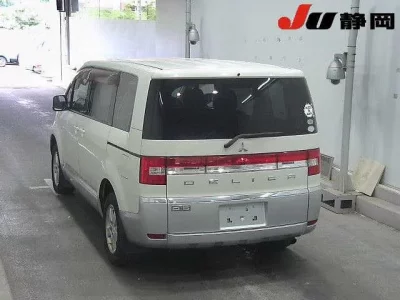 Mitsubishi DELICA D5