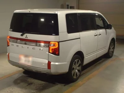 Mitsubishi DELICA D5