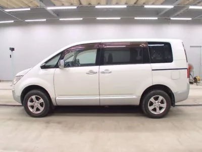 Mitsubishi DELICA D5