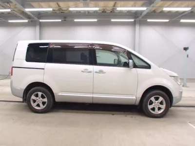 Mitsubishi DELICA D5