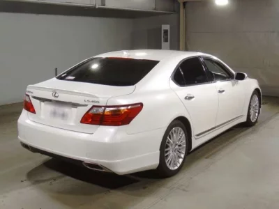 Lexus LS