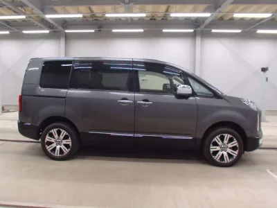 Mitsubishi DELICA D5