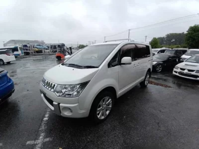 Mitsubishi DELICA D5