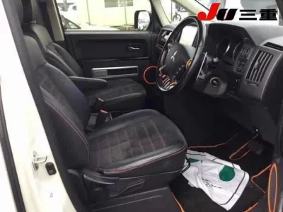 Mitsubishi DELICA D5