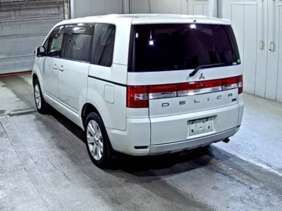 Mitsubishi DELICA D5