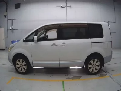 Mitsubishi DELICA D5