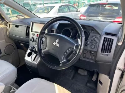 Mitsubishi DELICA D5