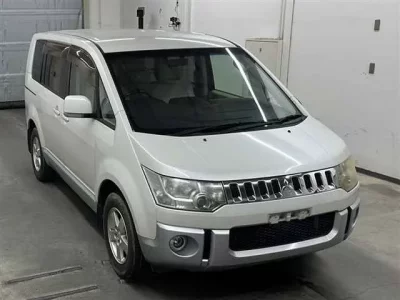 Mitsubishi DELICA D5
