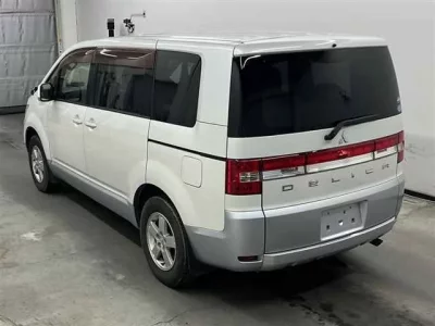 Mitsubishi DELICA D5
