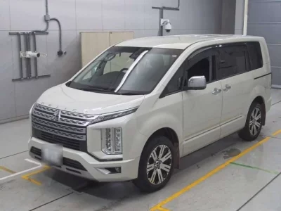 Mitsubishi DELICA D5