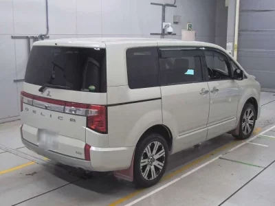 Mitsubishi DELICA D5