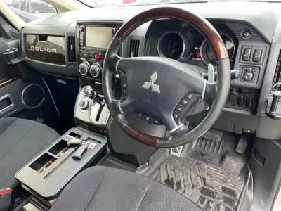 Mitsubishi DELICA D5