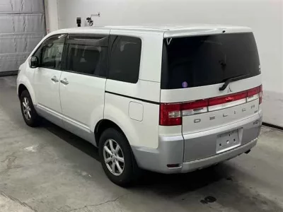Mitsubishi DELICA D5