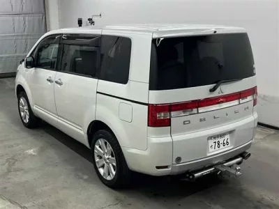 Mitsubishi DELICA D5