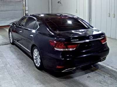 Lexus LS