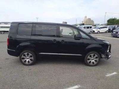 Mitsubishi DELICA D5